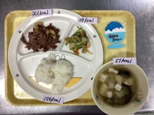 ごはん・焼き肉・華風和え・じゃがいもの味噌汁