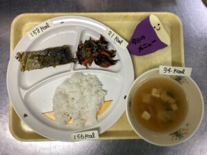 ごはん・鰆の若草揚げ・ひじきの中華サラダ・豆腐とわかめのスープ